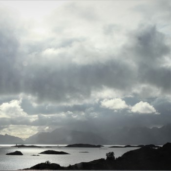 Hurtigruten grå skyar