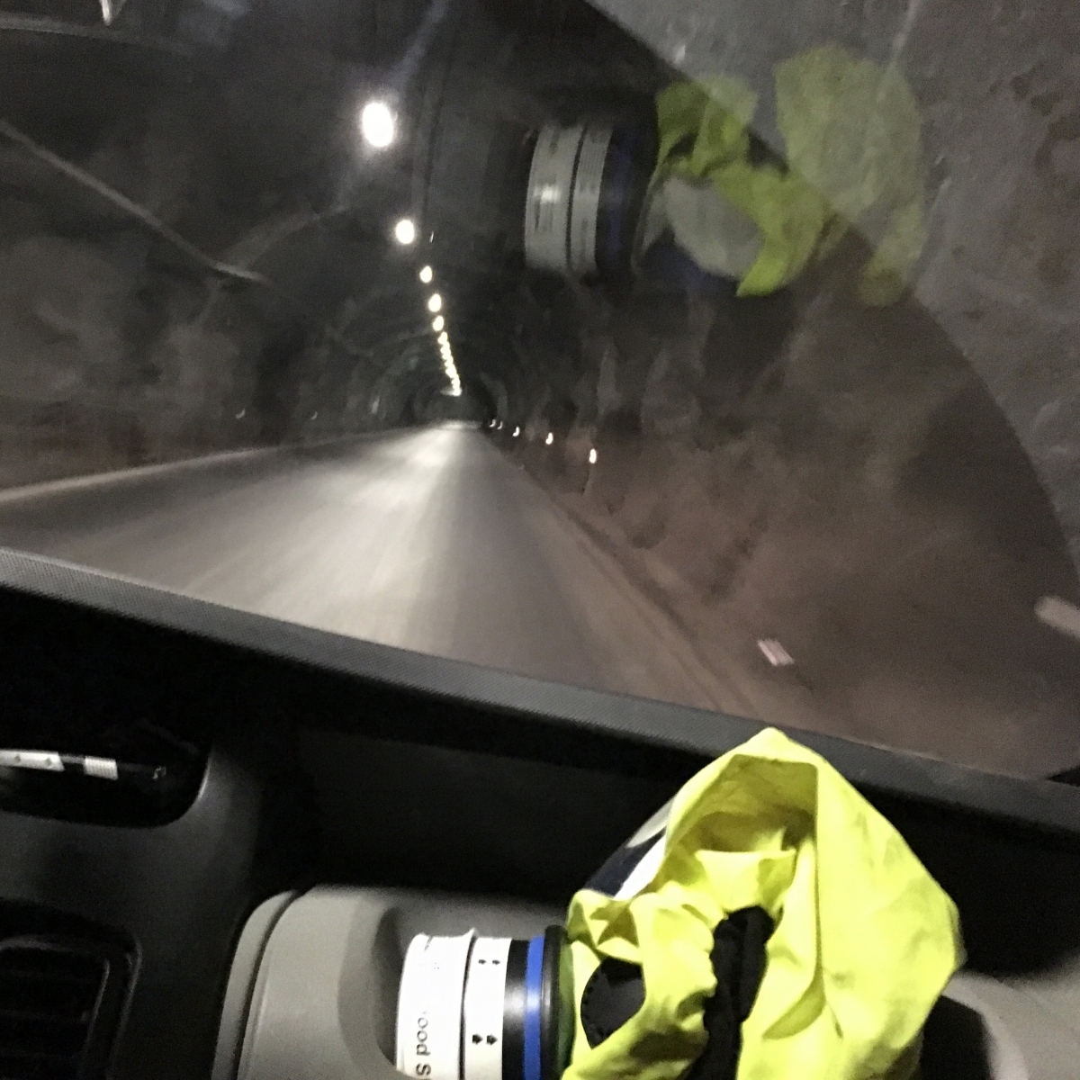 På väg ner med minibuss i gruvan
