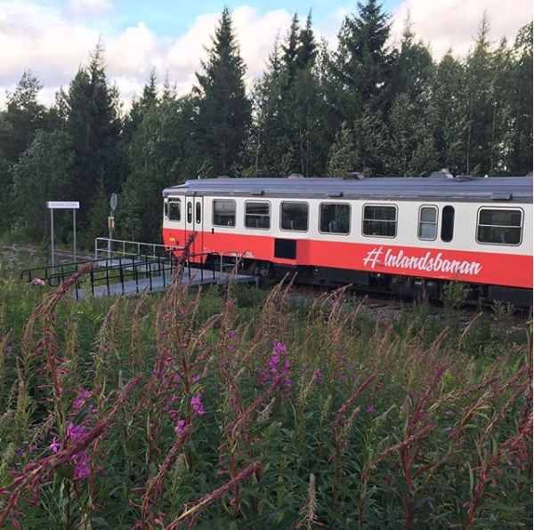 Vid hållplatsen Skicenter i Åsarna