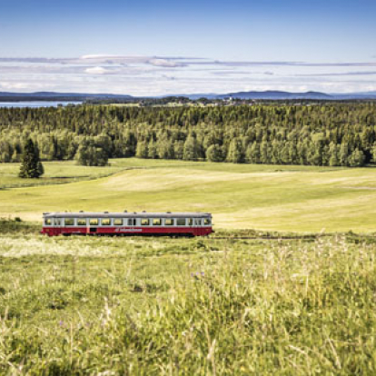 Resa med tåg längs Inlandsbanan