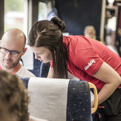 tågvärd och resenär